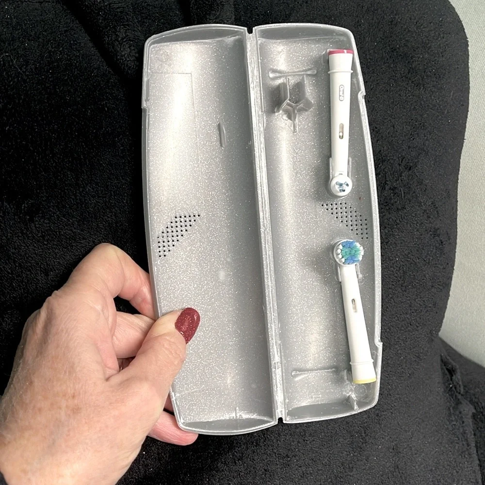 2 Oral-B Electric Toothbrush Travel Cases For Braun #3728,4729,4739 & 2 Brushes